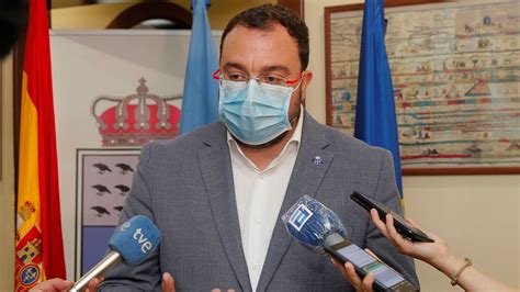 Barbón anuncia que tomará «muchas más medidas» para frenar al coronavirus