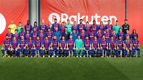 Barça first team and women s team pose for official photo
