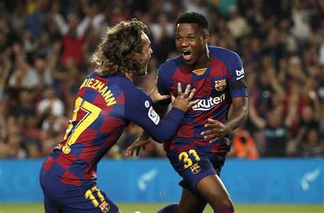 Barca teen Ansu Fati leads rout of Valencia, sets new record