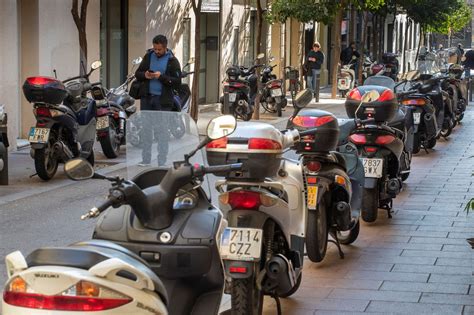 Barcelona amplía la prohibición de aparcar motos en las ...