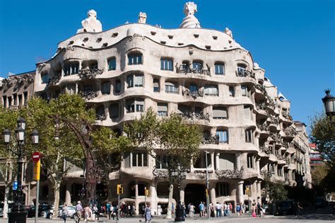 Barcelona Bike Tours | Gaudi | Barcelona Experience
