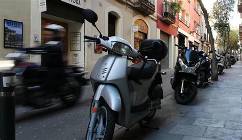 Barcelona: Nuevo ataque a las motos que aparcan en las ...