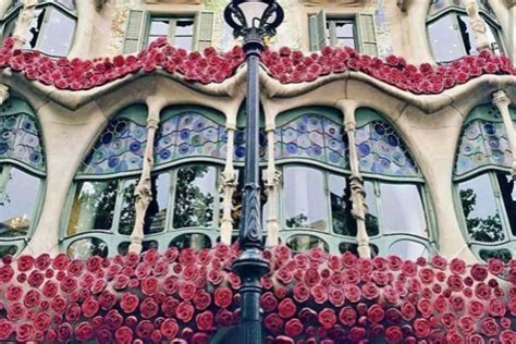 Barcelona responde al Covid 19 con un Sant Jordi en los balcones | Cataluña