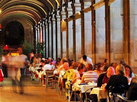 Barcelona restaurant. Photo: Shutterstock