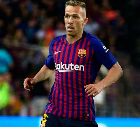 Barcelona team news: Arthur sustains hamstring injury