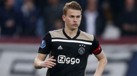 Barcelona up against one major club to sign Matthijs de ...