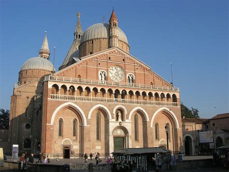 Basilica di Sant Antonio e alla Scoletta del Santo ...