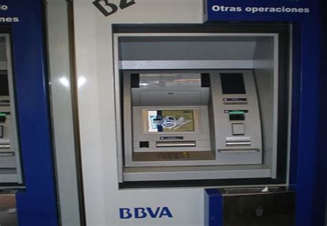 BBVA también cobrará 2 euros a no clientes por usar sus ...