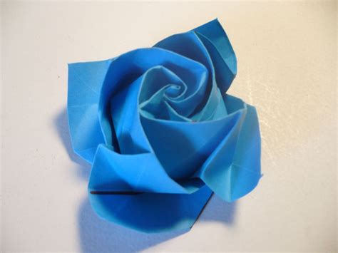 Beautiful Blue Origami Rose | AllFreePaperCrafts.com