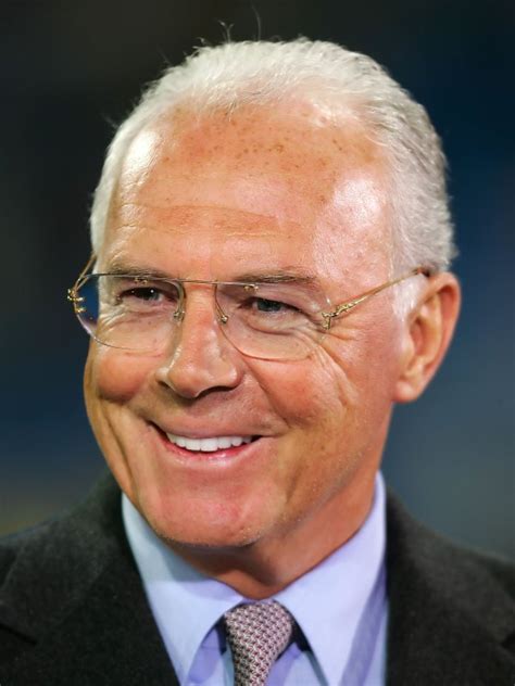 Beckenbauer Vizepräsident in FIFA Frauen Kommission :: DFB ...