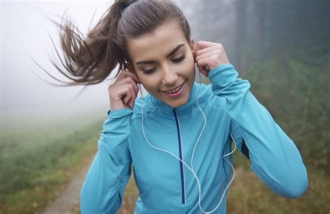 Beneficios de escuchar música durante el ejercicio | Salud180
