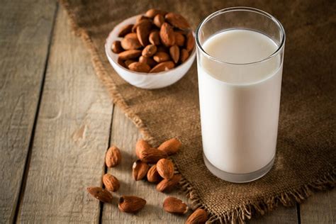 Beneficios de la leche de almendras   Mejor con Salud