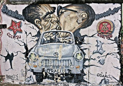 Beso comunista  con imágenes  | Galeria de arte, Muro de ...