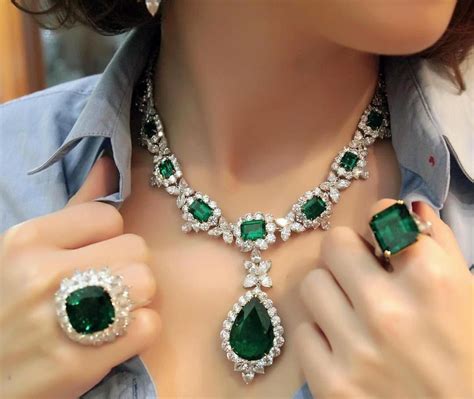 Best looking necklaces that are special.. #silverdiamondnecklace | Big ...
