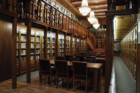 Biblioteca de la Libre de Derecho cuenta con 10 mil ...