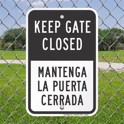 Bilingual Keep Gate Closed Sign   Mantenga La Puerta Cerrada, SKU: K 8331