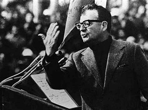 Biografía de Salvador Allende corta y resumida ️