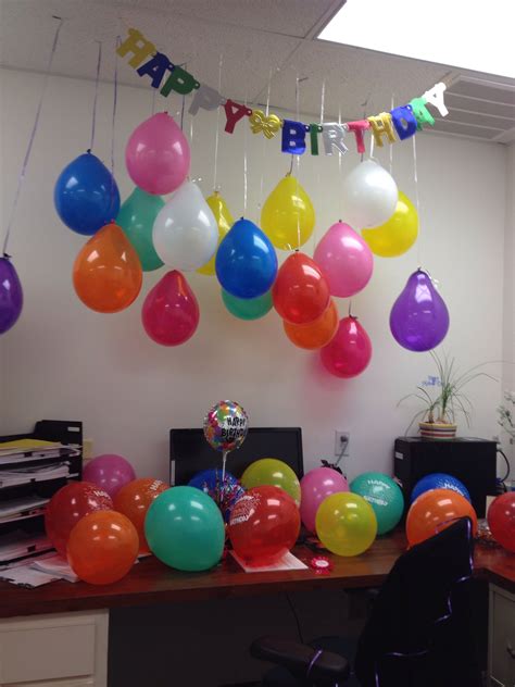 Birthday decoration for an office | Decoración con globos ...
