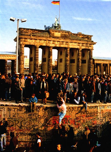 Blog Histórico: La Caída del Muro de Berlín