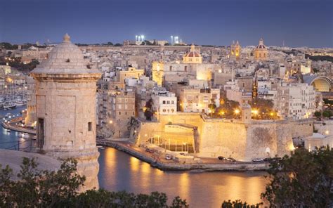 Blue Lagoon | 9 reasons to visit Malta   Travel