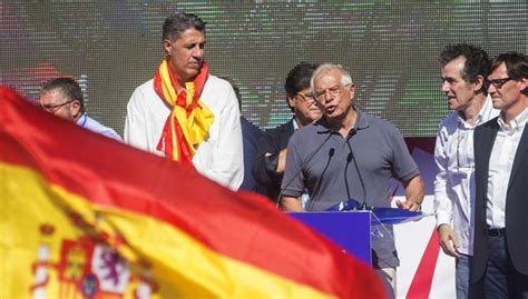 Borrell a las empresas que salen de Cataluña:  ¿No lo podíais haber ...