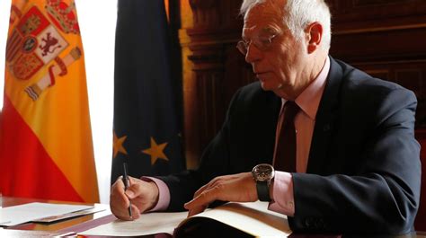 Borrell firma los cuatro memorandos del acuerdo con el Reino Unido ...