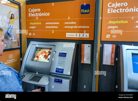 Buenos Aires Argentina San Telmo el banco Itaú banca cajero automático ...