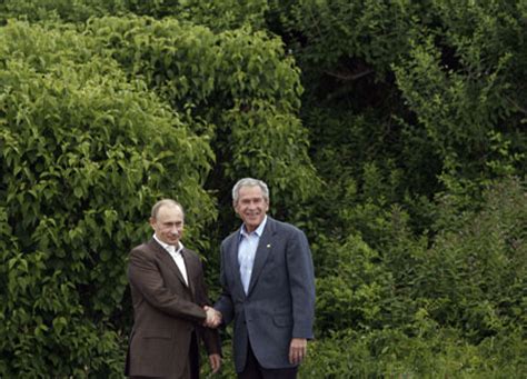 Bush meets Putin at seaside summer home