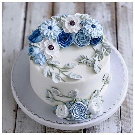 Buttercream cake | Buttercream cake, Buttercream flower ...
