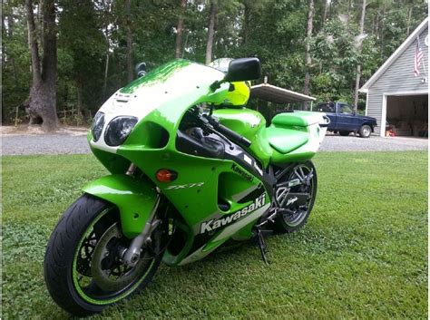 Buy 2000 Kawasaki Ninja 750 on 2040 motos
