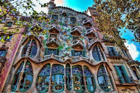 C Side Interior Design: Antoni Gaudi