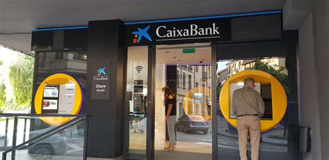 CaixaBank inaugura la oficina de nuevo modelo Store Torelló