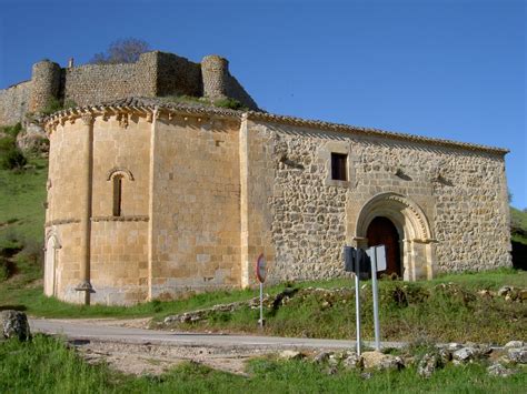 Calatanazor, Kirche Santa Maria del Castillo mit Portal und Westwand im ...
