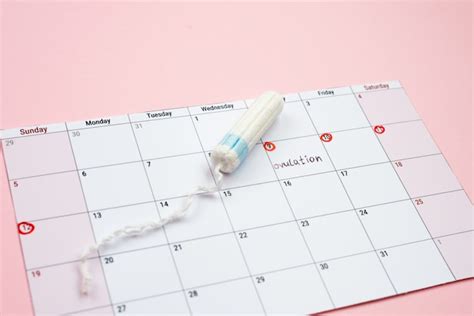 Calendario de ovulación, hisopo. concepto de ciclo menstrual regular ...