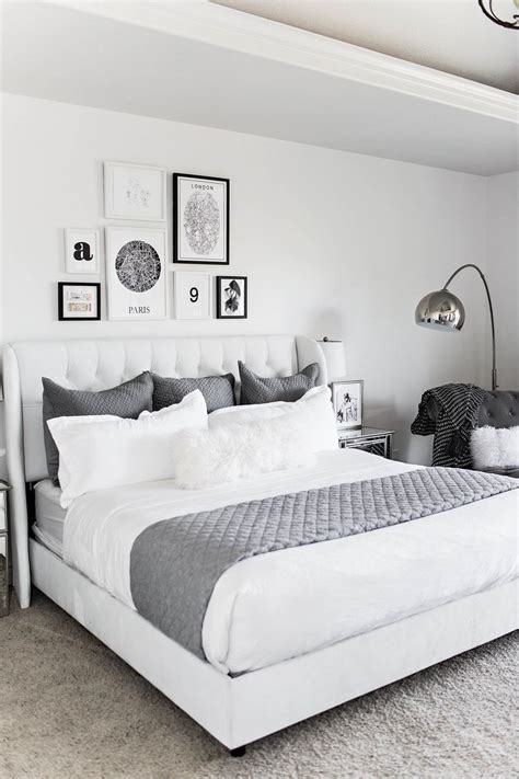 Cama blanca y gris. | Dormitorios en 2019 | Decorar ...