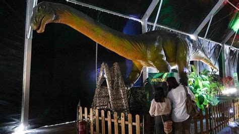 Caminar entre dinosaurios será posible en febrero   La Opinión de Málaga