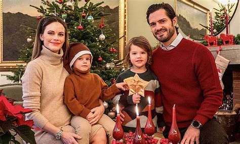 Carlos Felipe y Sofia de Suecia: el posado navideño con su  familia ...