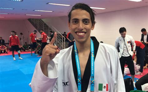 » Carlos Navarro gana medalla de bronce en Mundial de Taekwondo