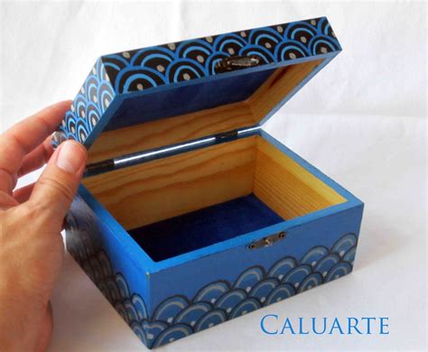 Carlos Rubio : Caja de madera pintada a mano
