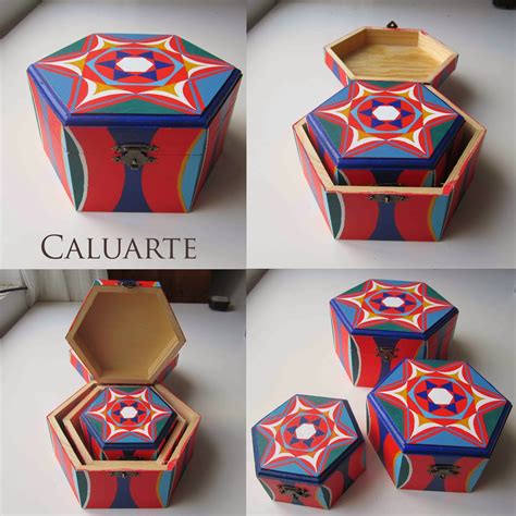 Carlos Rubio : Conjunto de cajas de madera pintadas a mano