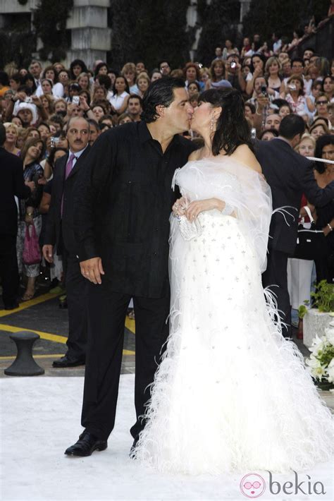 Carmen Martínez Bordiú se casó con José Campos con un vestido de Manuel ...