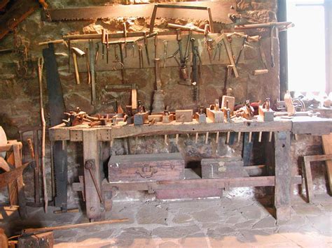 Carpinteria antigua – Materiales de construcción para la reparación