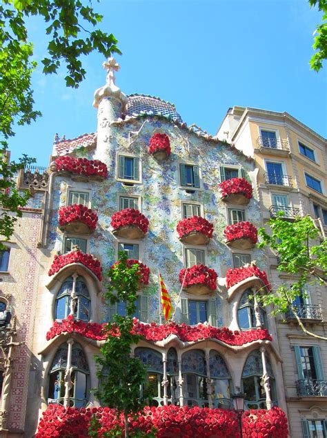 Casa Batlló al dia de Sant Jordi  Barcelona  | today is the … | Flickr