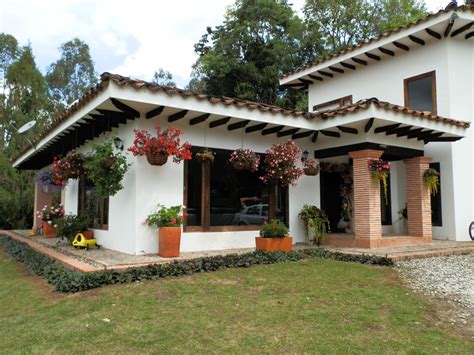 Casa finca, Llanogrande, Antioquia. | Casas de campo sencillas, Fachada ...