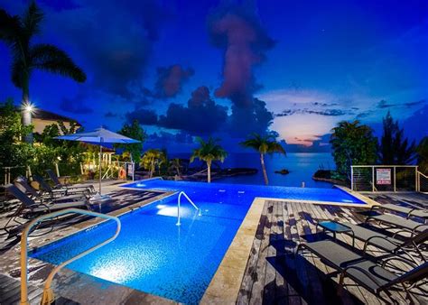 Casa Luna | Luxury Cayman Villas | Beachfront Villa