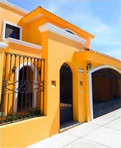 Casas exterior | Casas amarillas, Casas coloridas ...