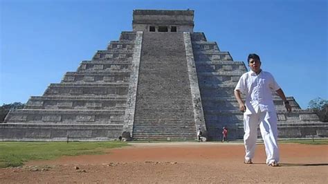Castillo Pirámide de Kukulcán: Sonido de Quetzal Efecto ...