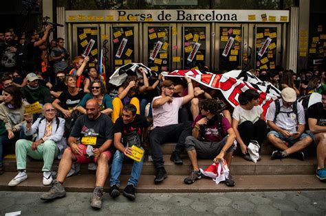 Catalonia Erupts In Renewed Protests One Year After Independence Vote ...