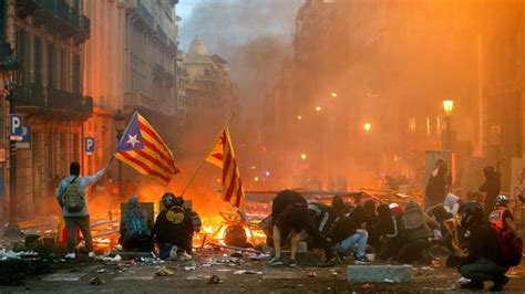 Cataluña Última hora | La huelga general culmina con una nueva noche de ...