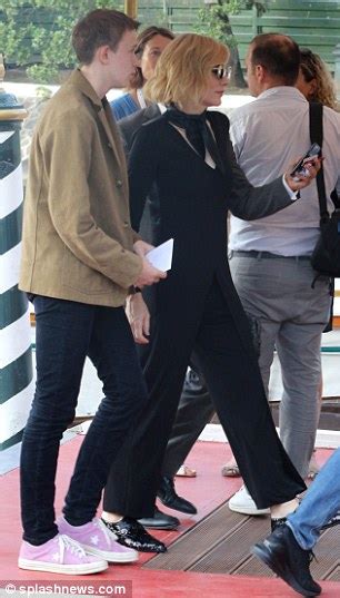Cate Blanchett, 49, steps out with her son Dashiell, 16 ...